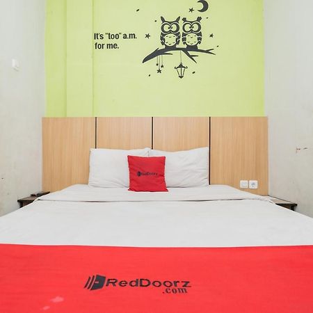 Hotel Reddoorz @ Darmo Sorabaya Extérieur photo