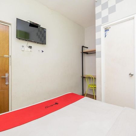 Hotel Reddoorz @ Darmo Sorabaya Extérieur photo