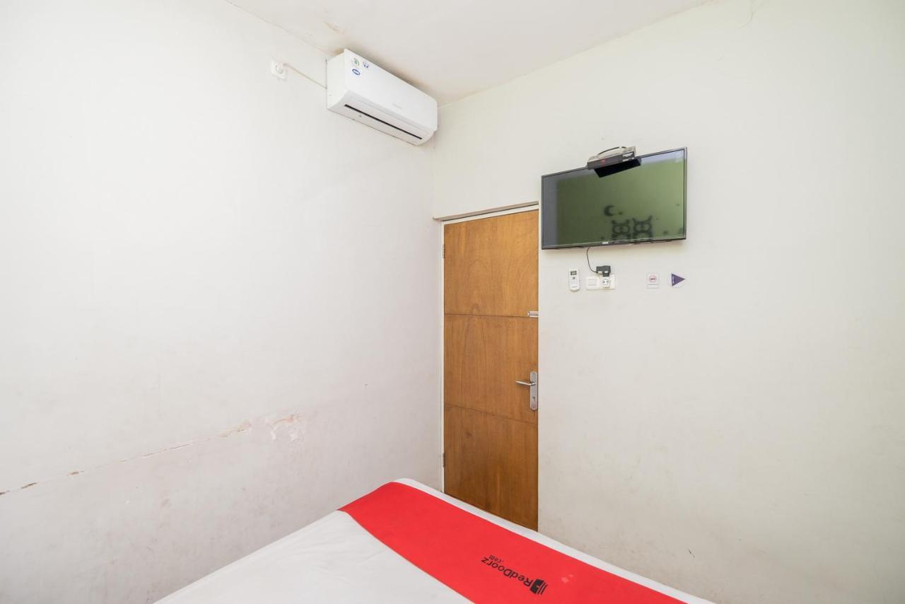 Hotel Reddoorz @ Darmo Sorabaya Extérieur photo