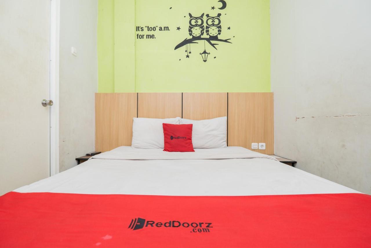 Hotel Reddoorz @ Darmo Sorabaya Extérieur photo